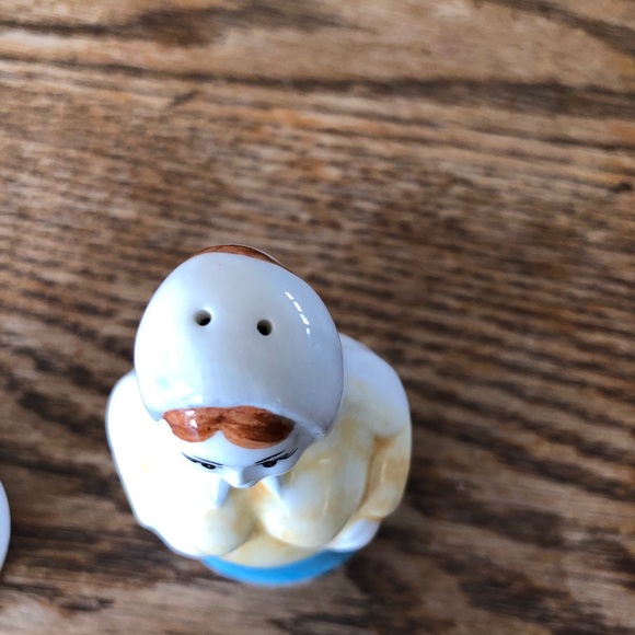 Vintage Bride Groom Salt Pepper Shaker Cake Topper - Picture 10 of 16